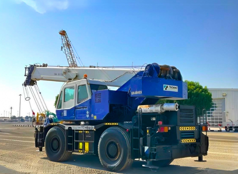 O Guindaste Autopropelido Tadano GR 300 EX � um equipamento para trabalhos em ind�strias e diversos tipos de obra, com o diferencial de tra��o para acesso em terrenos com inclina��o.