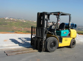 Empilhadeira Komatsu FG40 Triplex