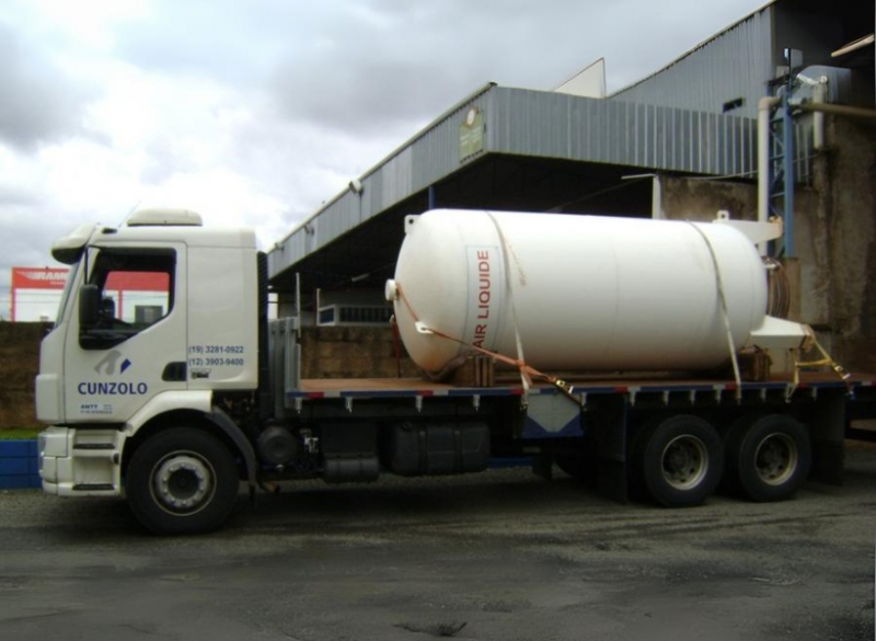 O caminh�o Truck para transporte de cargas pesadas tem 3 eixos e uma capacidade total t�cnica de 14 toneladas.