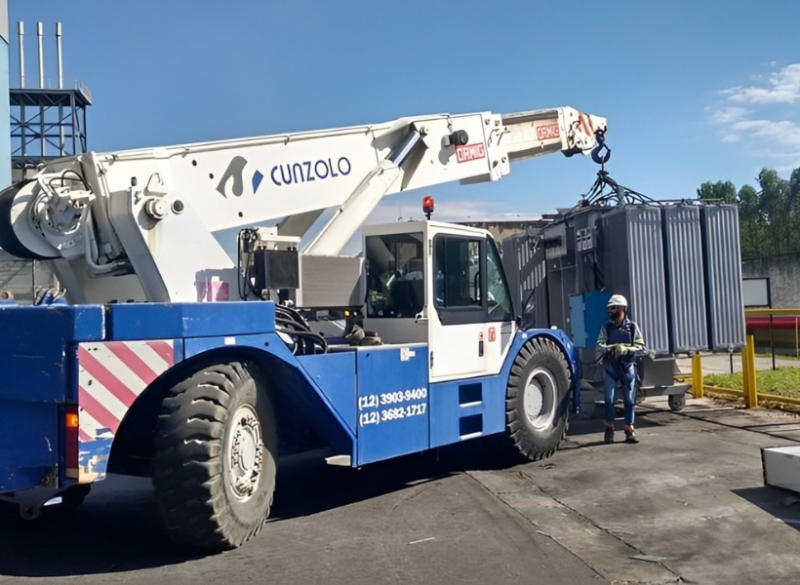 O Guindaste Industrial - Ormig 45TM � o mais robusto da linha Ormig, indicado para grandes eventos de remo��es industriais. Vers�til, � um equipamento que transita em terrenos acidentados ou que n�o sejam pavimentados. �