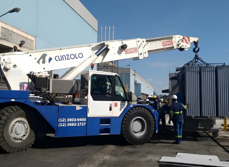 O Guindaste Industrial - Ormig 45TM � o mais robusto da linha Ormig, indicado para grandes eventos de remo��es industriais. Vers�til, � um equipamento que transita em terrenos acidentados ou que n�o sejam pavimentados. �