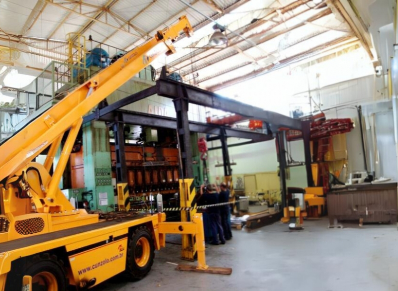 O Guindaste industrial Broderson IC 250 � ideal para i�amento de pe�as que requerem uma alta performance em locais de dif�cil acesso ou restritos. 