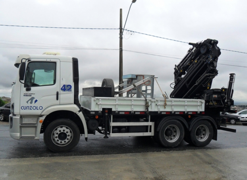 O Guindaste Articulado HIAB 377 (Guindauto) e o modelo com JIB HIAB XS 377 E-5 HIPRO JIB 75 X-4 s�o ideais para trabalhos em ambientes restritos e com interfer�ncias que exijam capacidade de i�amento. 
