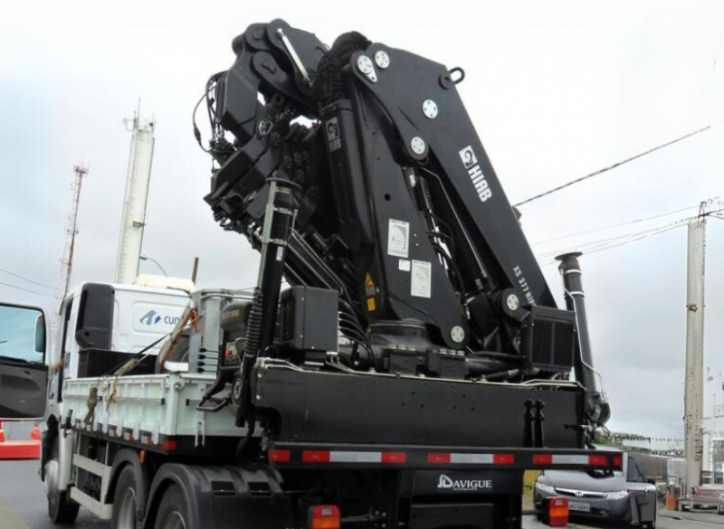 O Guindaste Articulado HIAB 377 (Guindauto) e o modelo com JIB HIAB XS 377 E-5 HIPRO JIB 75 X-4 s�o ideais para trabalhos em ambientes restritos e com interfer�ncias que exijam capacidade de i�amento. 