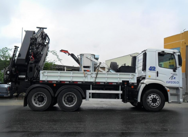 O Guindaste Articulado HIAB 377 (Guindauto) e o modelo com JIB HIAB XS 377 E-5 HIPRO JIB 75 X-4 s�o ideais para trabalhos em ambientes restritos e com interfer�ncias que exijam capacidade de i�amento. 