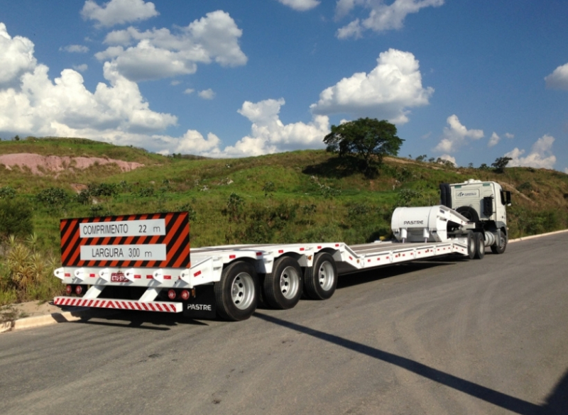 A Prancha 3 eixos com pesco�o remov�vel � indicada para casos em que � necess�rio elevar e baixar a plataforma de cargas e tamb�m o pesco�o remov�vel. Ela � utilizada em opera��es de transporte de cargas pesadas em que � preciso um �ngulo de subida suave. Conta com suspens�o pneum�tica.