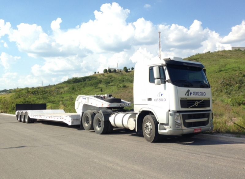 A Prancha 3 eixos com pesco�o remov�vel � indicada para casos em que � necess�rio elevar e baixar a plataforma de cargas e tamb�m o pesco�o remov�vel. Ela � utilizada em opera��es de transporte de cargas pesadas em que � preciso um �ngulo de subida suave. Conta com suspens�o pneum�tica.