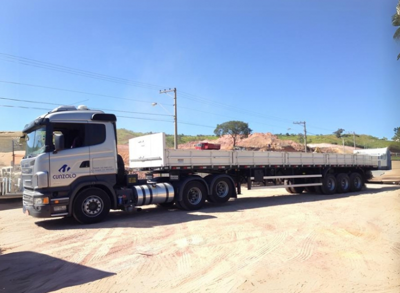 Carreta Carga Seca 3 eixos Extensiva - Transporte Pesado e Remoções Industriais É indicada para o transporte de chapas e barras de aço, grandes máquinas e peças. Sua capacidade de carga para remoções industriais pode ser alterada com o acionamento da extensão, chegando a até 20 metros de comprimento.