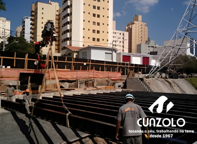 A equipe da Cunzolo realizou a montagem de vigas da ponte de retorno da Avenida Orozimbo Maia, em Campinas-SP.