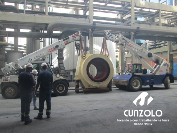Içamento de Rotor com Guindaste Industrial em Jacareí - SP A Cunzolo realizou o içamento de um rotor com diâmetro de 3,20 metros, e peso de 20 toneladas e um estator com 4,5 metros de comprimento,1,20 de diâmetro e peso de 15 toneladas.
