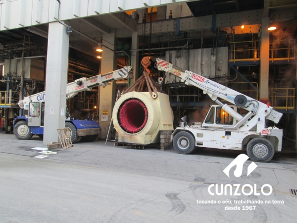 Içamento de Rotor com Guindaste Industrial em Jacareí - SP A Cunzolo realizou o içamento de um rotor com diâmetro de 3,20 metros, e peso de 20 toneladas e um estator com 4,5 metros de comprimento,1,20 de diâmetro e peso de 15 toneladas.