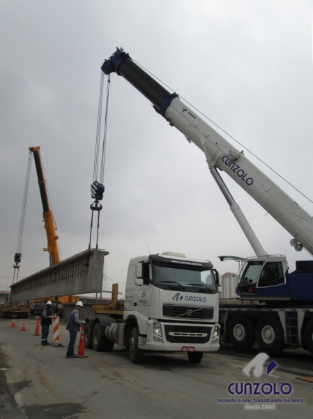 A Cunzolo realizou o i�amento de 02 vigas de 30 metros de comprimento, 1,20 metros de largura e peso de 30 toneladas cada. Para essa opera��o foram utilizados 01 Guindaste Rodovi�rio Tadano ATF 220 (cap. 220 t.), 01 Guindaste Rodovi�rio Liebherr 220 (cap. 220 t.) e 02 carretas Dolly.