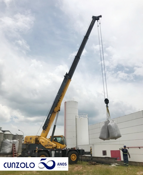 Transporte Pesado e Içamento de Peça em Jundiaí Operação completa de transporte Pesado, Içamento e Posicionamento de peças na cidade de Jundiaí - SP.