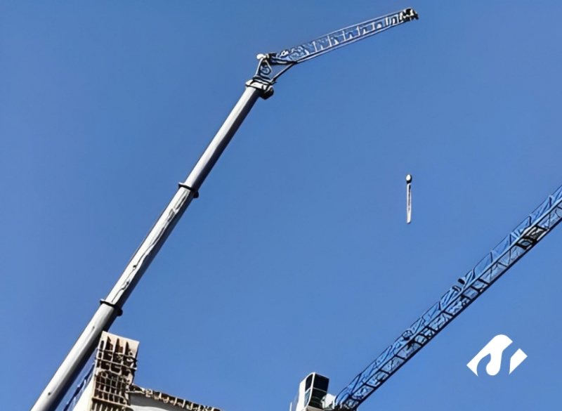 A Cunzolo realizou um trabalho de desmontagem de Grua na cidade de Bragan�a Paulista 