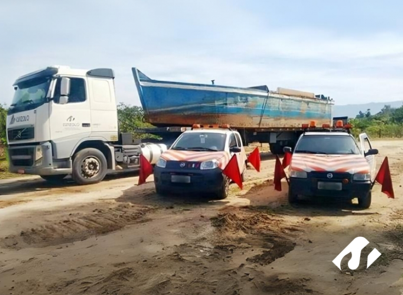 Operações de transporte e içamento de vigas em Araçoiaba da Serra-SP. Foi realizado pela equipe da Cunzolo uma operação de transporte e içamento de vigas em Araçoiaba da Serra-SP.
