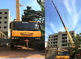 Guindaste Grove na constru��o de pr�dios em Vinhedo-SP.