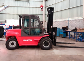 A Empilhadeira Manitou MI-X 70D - nova aquisição da Cunzolo - é um equipamento inovador e versátil, perfeita para movimentação de carga em vários tipos de terrenos, principalmente os acidentados. 