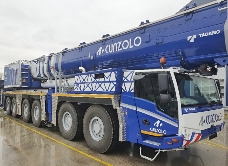 Guindaste Rodoviário Tadano ATF 400G-6 Guindaste para cargas de até 400 toneladas, Tadano ATF 400G-6. Elevação máxima de 122 metros. Para serviços realmente brutos.