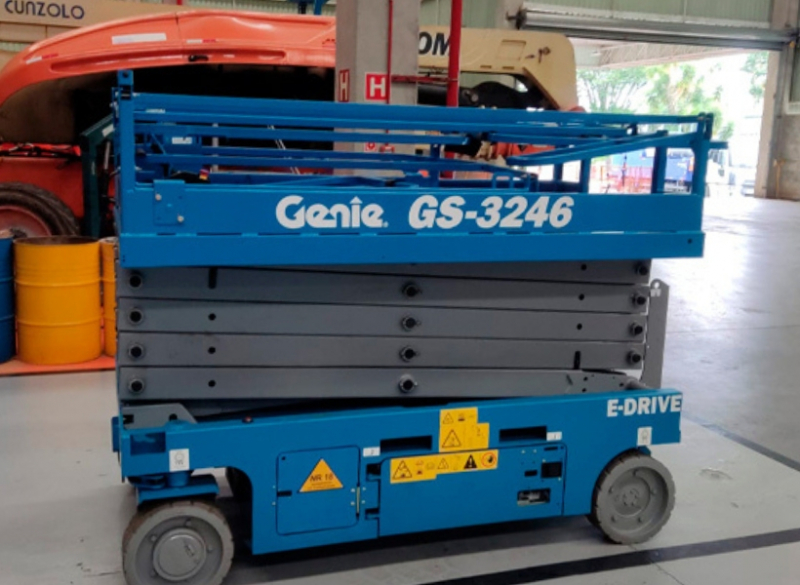 Tesoura 12m - Modelo Genie GS3246 E-DRIVE � um equipamento de f�cil acesso e manobra para espa�os apertados