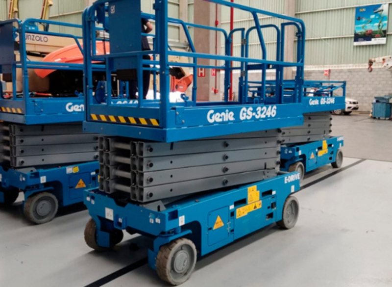 Tesoura 12m - Modelo Genie GS3246 E-DRIVE � um equipamento de f�cil acesso e manobra para espa�os apertados