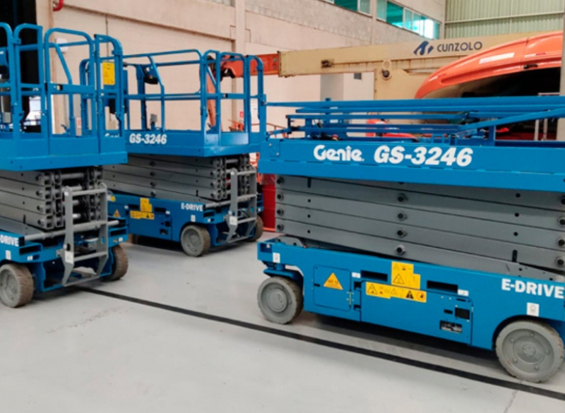 Tesoura 12m - Modelo Genie GS3246 E-DRIVE � um equipamento de f�cil acesso e manobra para espa�os apertados