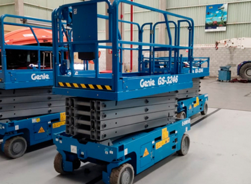 Tesoura 12m - Modelo Genie GS3246 E-DRIVE � um equipamento de f�cil acesso e manobra para espa�os apertados