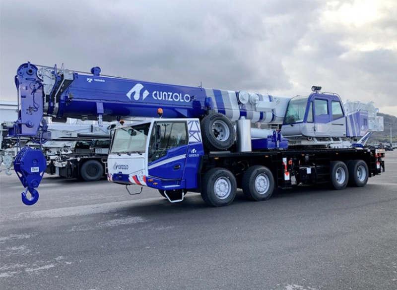 O guindaste sobre caminh�o Tadano GT-750EL possui capacidade para at� 75 toneladas e lan�a arredondada de 47 metros.