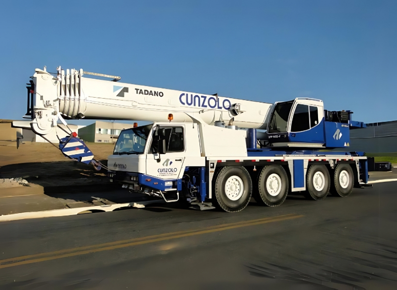 O Guindaste Tadano ATF 90G-4 tem capacidade de at� 90 toneladas e capacidade m�xima de lan�a de 69,2 metros (51,2 na hidr�ulica e 18 de JIB). O modelo possui diversas possibilidades de trabalho com configura��es que partem de 30 toneladas.