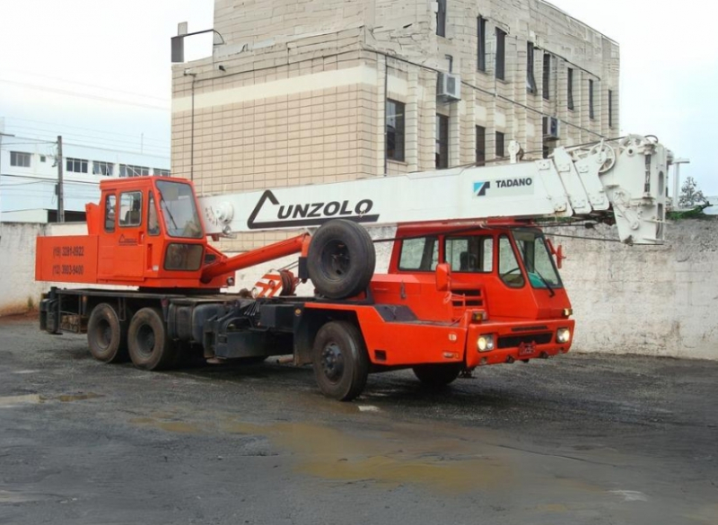 O Guindaste Rodovi�rio Tadano TL 250 � muito utilizado em atividades de remo��es industriais de grande porte, onde se exige movimenta��o de grandes cargas e alturas.