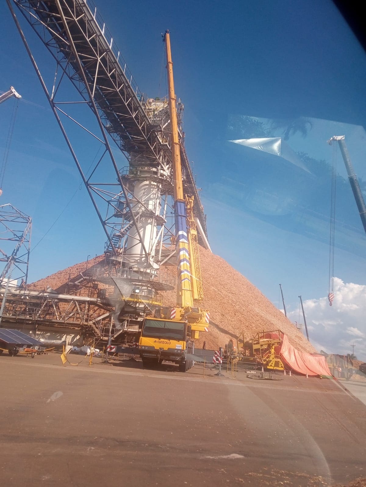 Liebherr LTM 1070-4.2 em Tr�s Lagoas