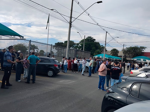 Evacua��o de pr�dio feita pela Cunzolo
