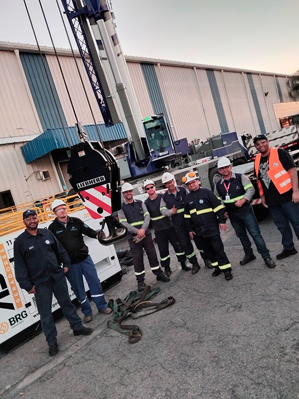 Equipe Cunzolo operando Liebherr