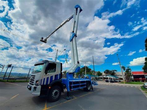 Alugar Plataforma A�rea sobre Caminh�o Socage Forste 37DJ