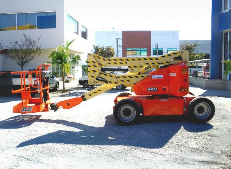 Loca��o de Plataforma com Lan�a Articulada JLG E400A