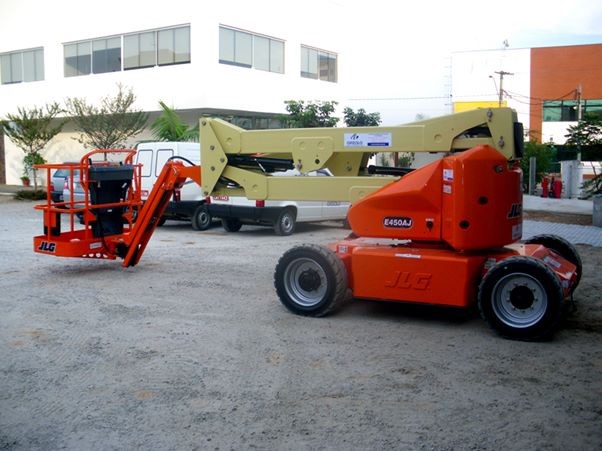 Loca��o de Plataforma com Lan�a Articulada JLG E450AJ