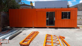 Guindaste TS 300 no içamento de containers