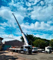 Guindaste ATF 220 em montagem de estrutura metálica