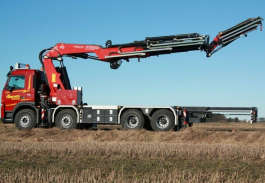 Operação de movimentação de cargas com Fassi F660 em Pindamonhangaba (SP)