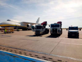 Cunzolo e Antonov - veja o encontro e o içamento de fuselagens de um jato da Embraer